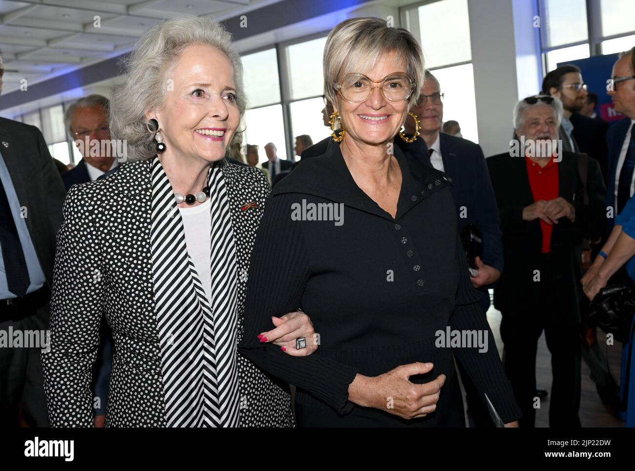 Berlin, Germany. 15th Aug, 2022. Isa Countess von Hardenberg (l) and Gloria Princess von Thurn und Taxis arrive at a reception for invited guests to celebrate the 80th birthday of major shareholder Friede Springer. Credit: Britta Pedersen/dpa/Alamy Live News Stock Photo