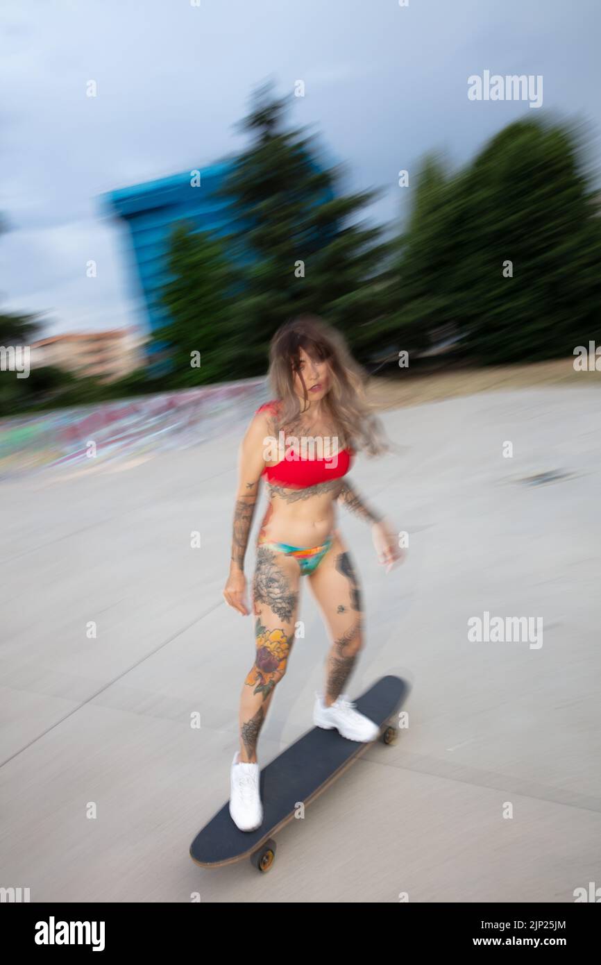 Surfer with longboard hi-res stock photography and images - Page 9 - Alamy