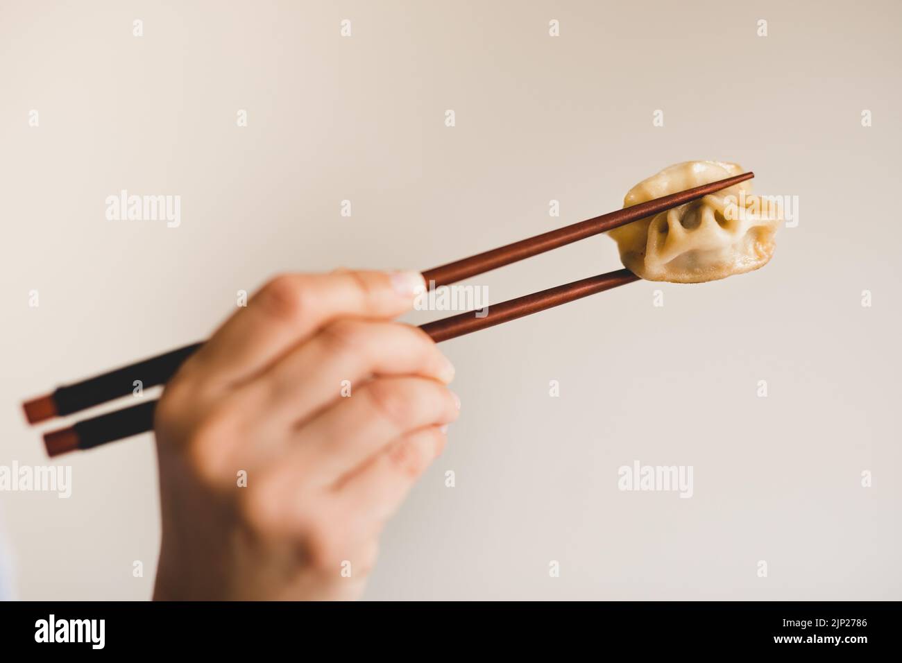 How to use chopsticks