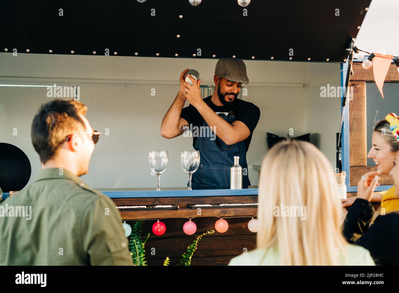 bartender, guest, shaker, foodtruck, imbisswagen, bartenders, guests