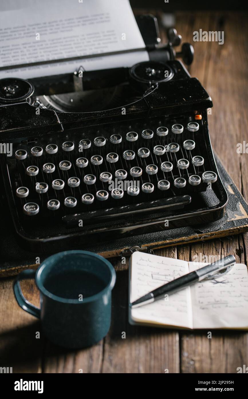 Vintage Portable Typewriter with Paper Stock Photo - Image of machine,  message: 16965118