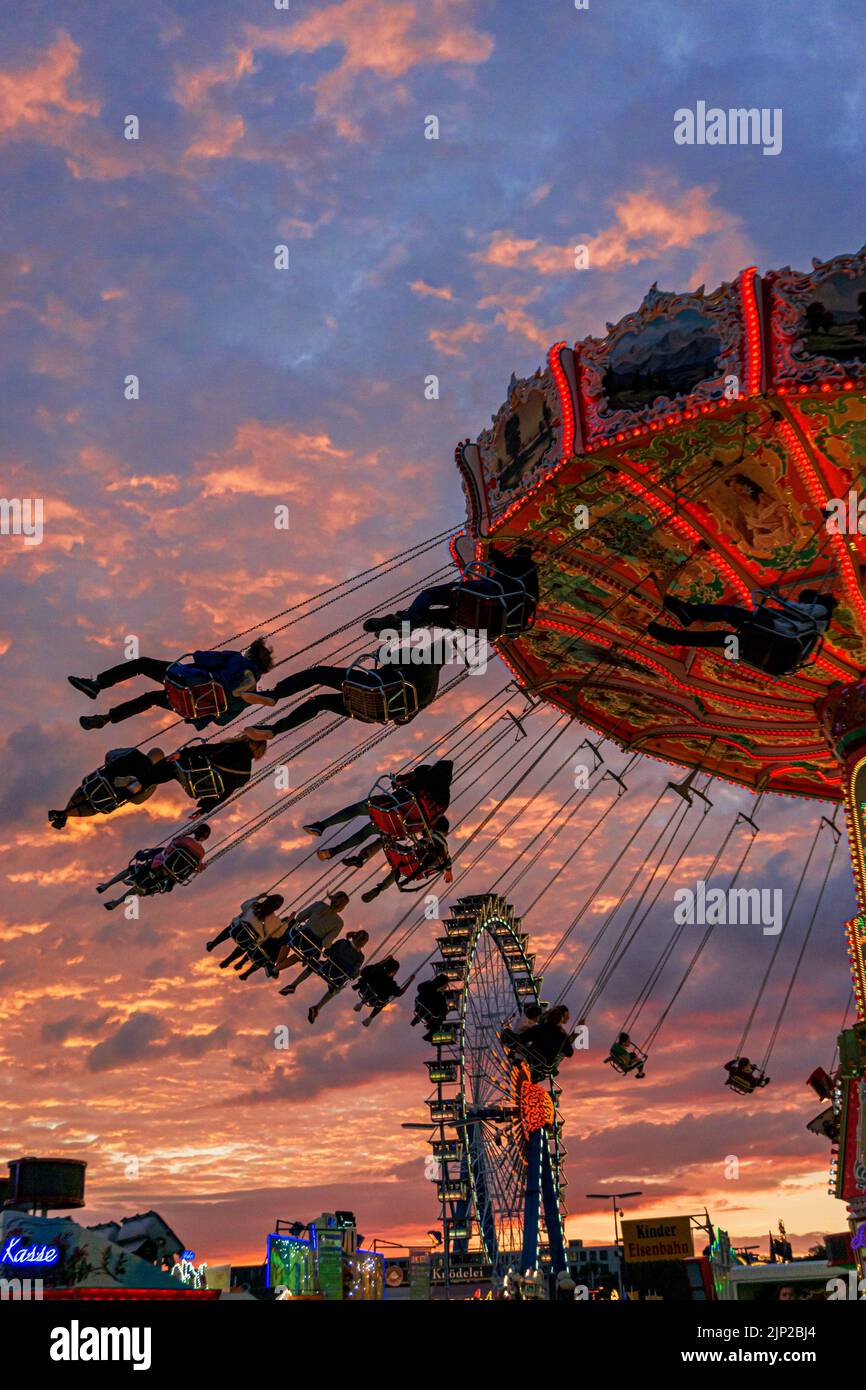 Chain carousel and Ferris wheel at the Munich Oktoberfest, Germany ...