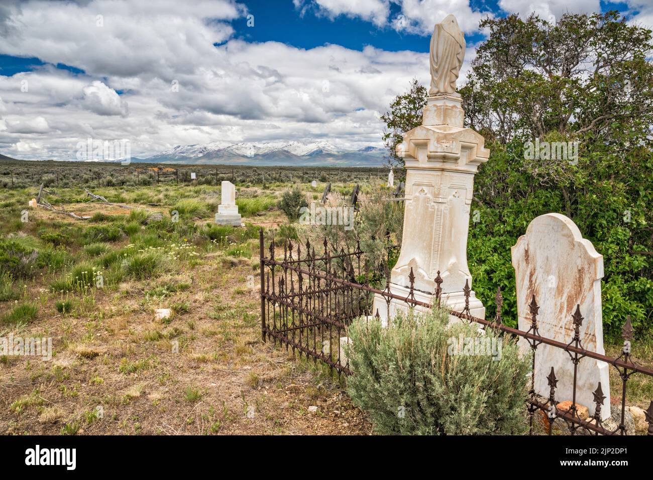 Tombstones at cemetery in ghost town of Tuscarora, Independence Valley, Independence Mountains in distance, Nevada, USA Stock Photo