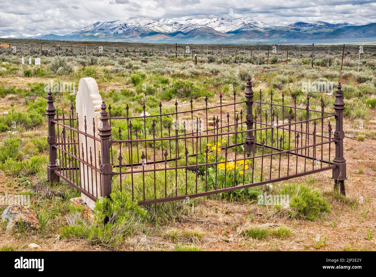 Grave at cemetery in ghost town of Tuscarora, Independence Valley, Independence Mountains in distance, Nevada, USA Stock Photo