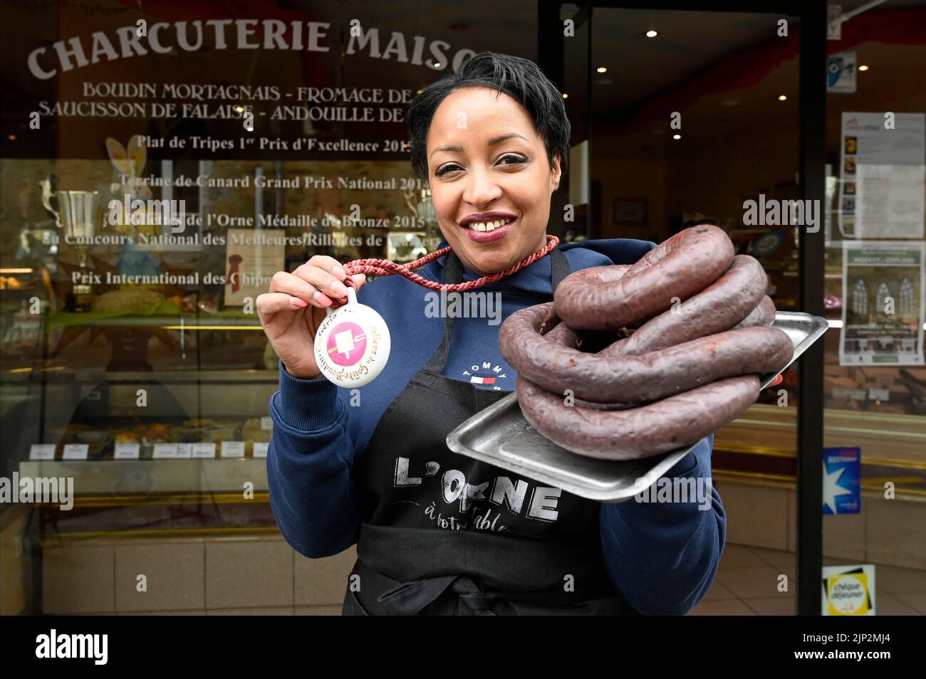 Elisabeth Harbert, co-owner of 'Le Roi du Boudin' in Mortagne-au-Perch, with her famouse blood sausage Stock Photo