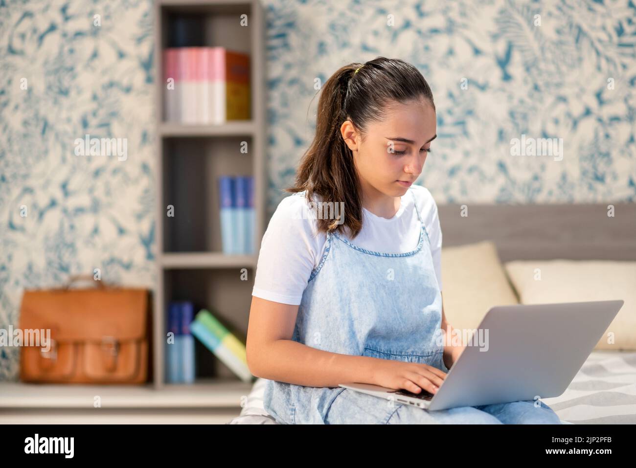 teenager, leisure, home, typing, laptop, teen, teenage, teenagers