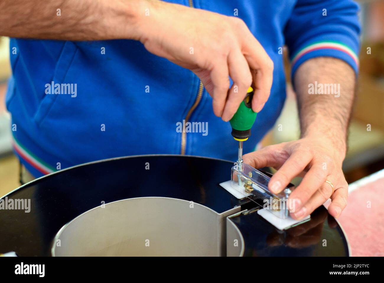 Production Screwdrivers screws, production, transformer, screwdriver, productions, change ...