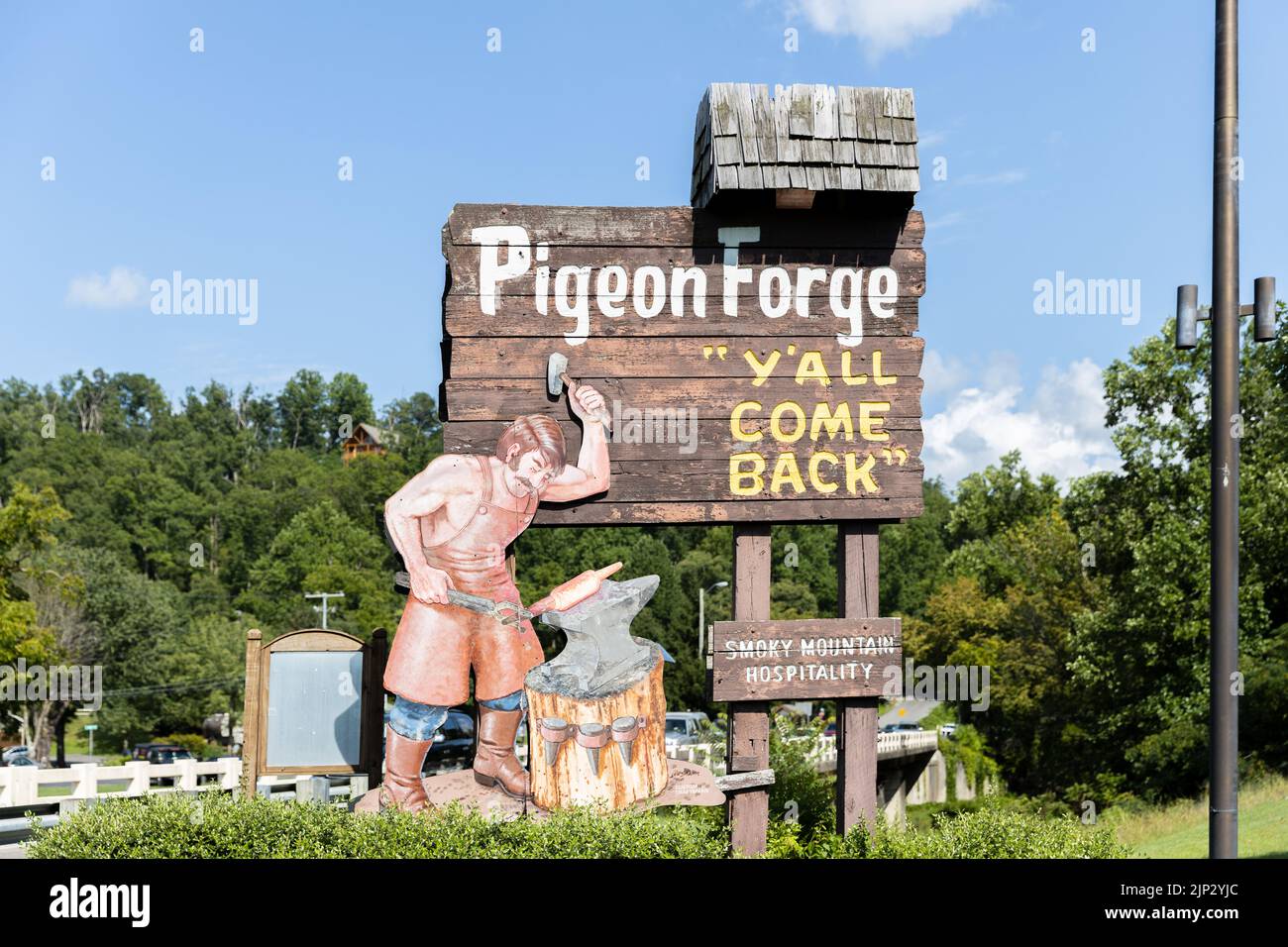 A Pigeon Forge 'Y'all Come Back' sign as guests are leaving the city to go into Gatlinburg, TN and Great Smoky Mountain National Park. Stock Photo