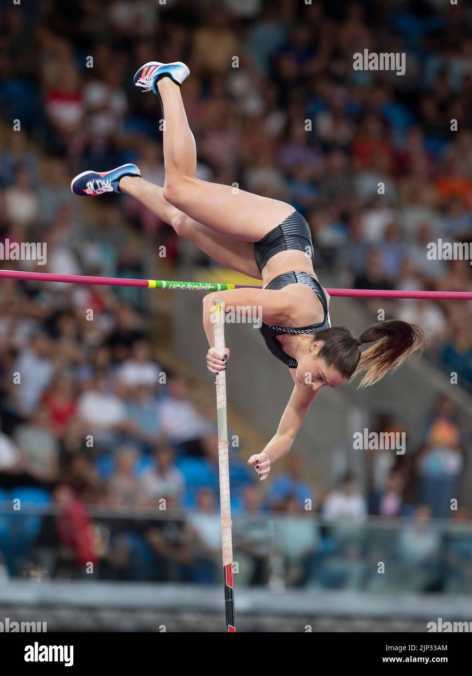 Imogen Ayris of New Zealand competing in the women's pole vault final at the Commonwealth Games