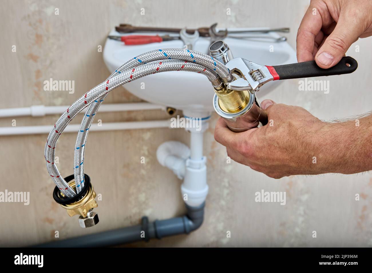 Braided connecting hose for connect water tap to home water supply