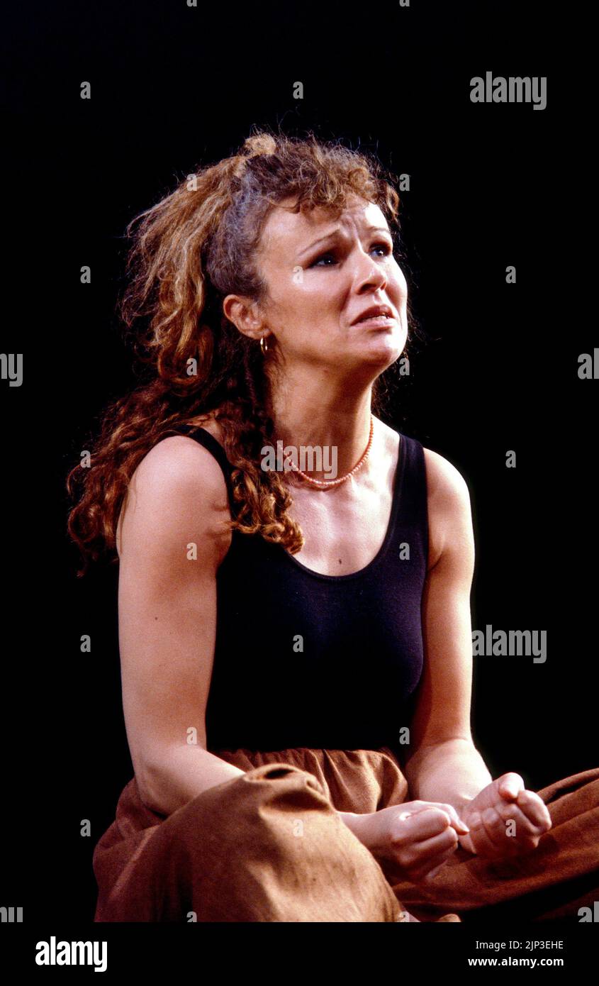 Julie Walters (Fiona) in WHEN I WAS A GIRL, I USED TO SCREAM AND SHOUT by Sharman Macdonald at the Whitehall Theatre, London SW1  09/12/1986  a Bush Theatre production  design: Robin Don lighting: Paul Denby  director: Simon Stokes Stock Photo