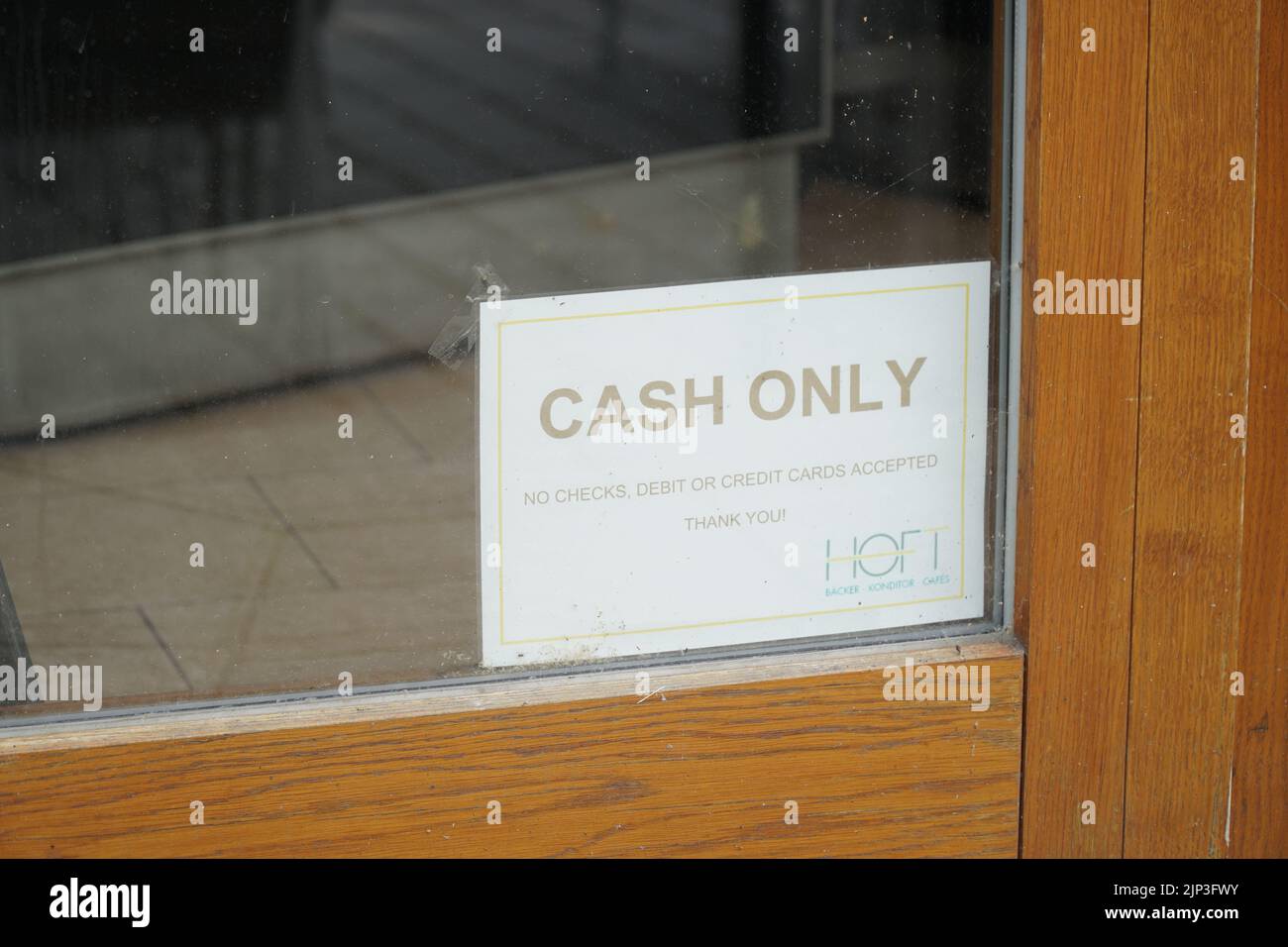 sign at shop cash only Stock Photo