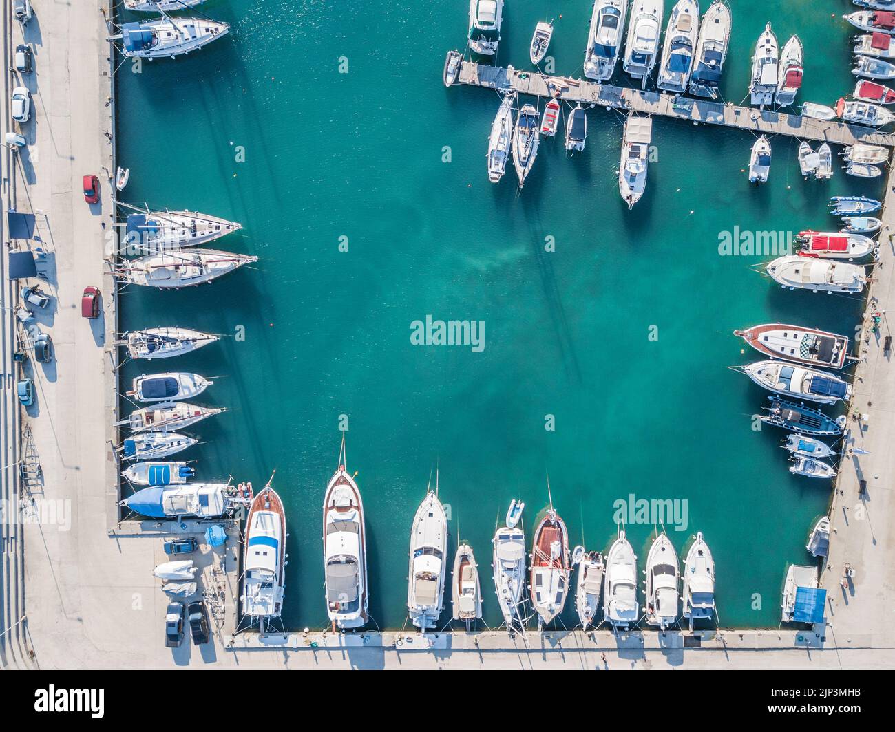 Top view boats docked beach hi-res stock photography and images - Alamy