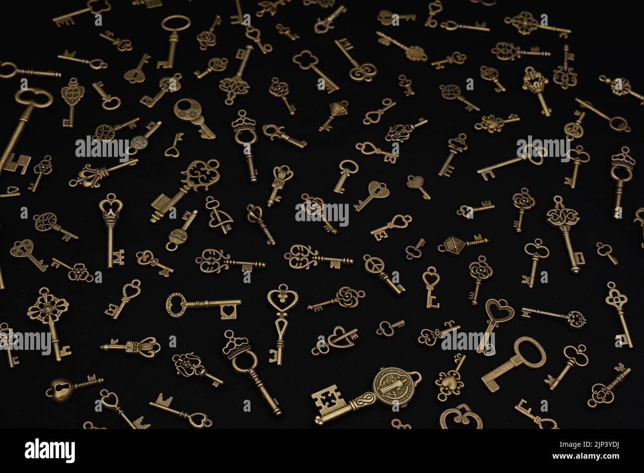 Bronze keys ornamental keys for clocks and treasure boxes with unique