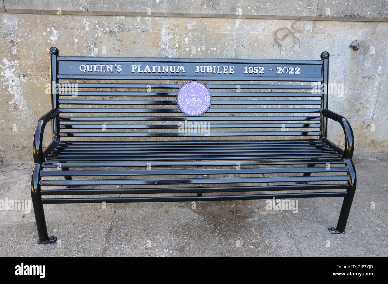 Queen Elizabeth Platinum Jubilee Memorial Bench,  St Neots, Cambridgeshire Stock Photo