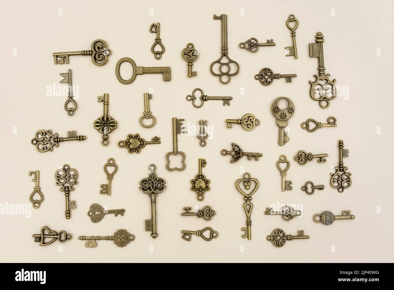 various size and type of Bronze ornamental keys for clocks and treasure boxes arranging at 90