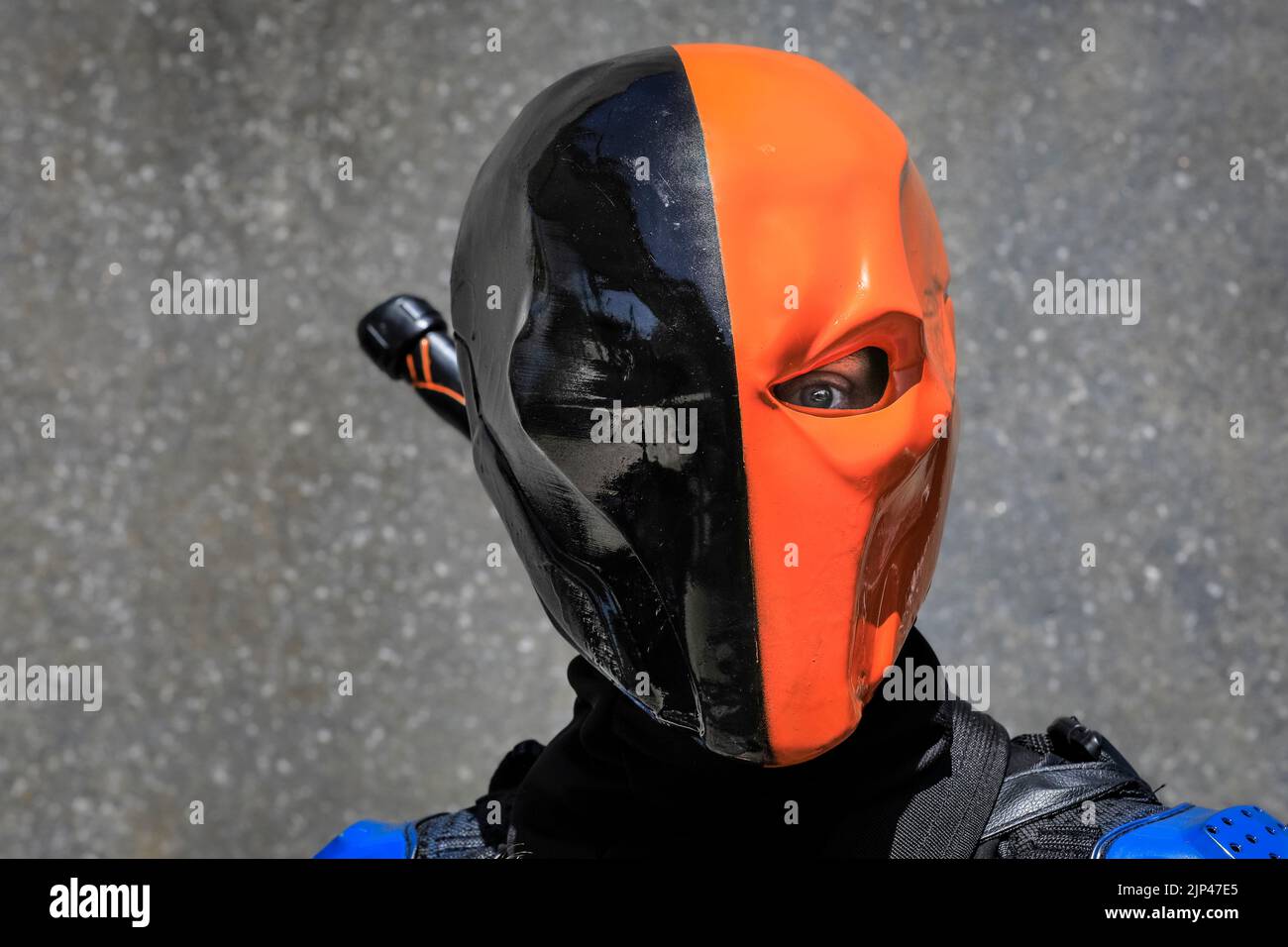 Cosplayer as Deathstroke (Slade Wilson), close up of black and orange mask, Comic Con London Stock Photo