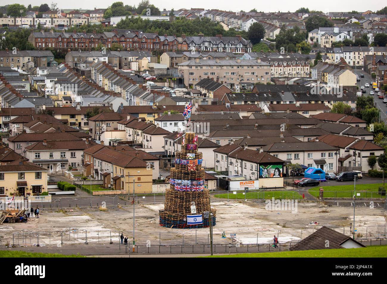 NOTE LANGUAGE ON BANNER A bonfire stack prior to it being lit to mark the Catholic Feast of the Assumption in the Bogside area of Londonderry, Northern Ireland. Picture date: Monday August 15, 2022. Stock Photo