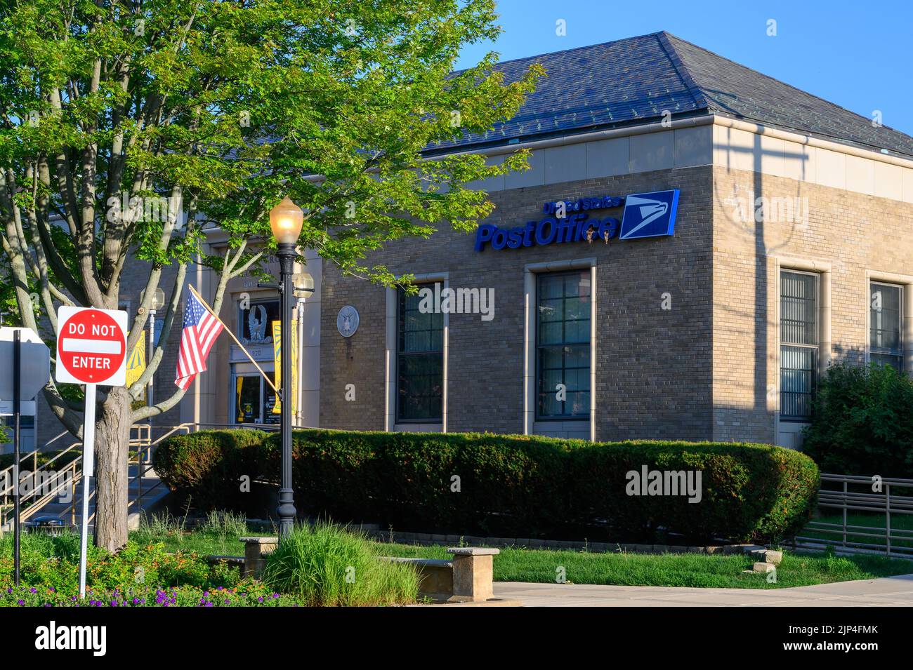 US Postal Office located in Downers Grove, Illinois on a beautiful summer morning. Stock Photo