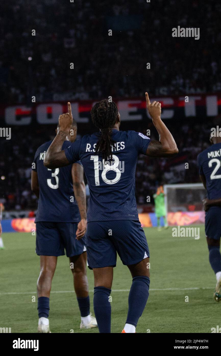 GOAL - Renato Sanches scored with his first touch as a PSG