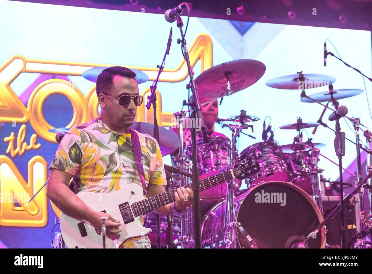 Dennis thomas kool and the gang hi-res stock photography and images - Alamy