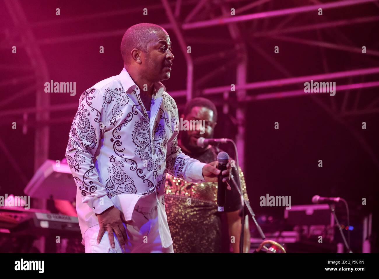 Kool gang on stage hi-res stock photography and images - Alamy