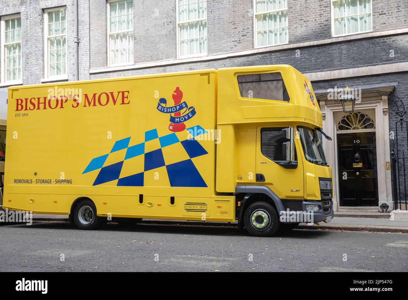 Removal Vans Outside 10 Downing Street as outgoing PM Boris Johnson moves out of his flat at number 12 on 15th August 2022 Stock Photo