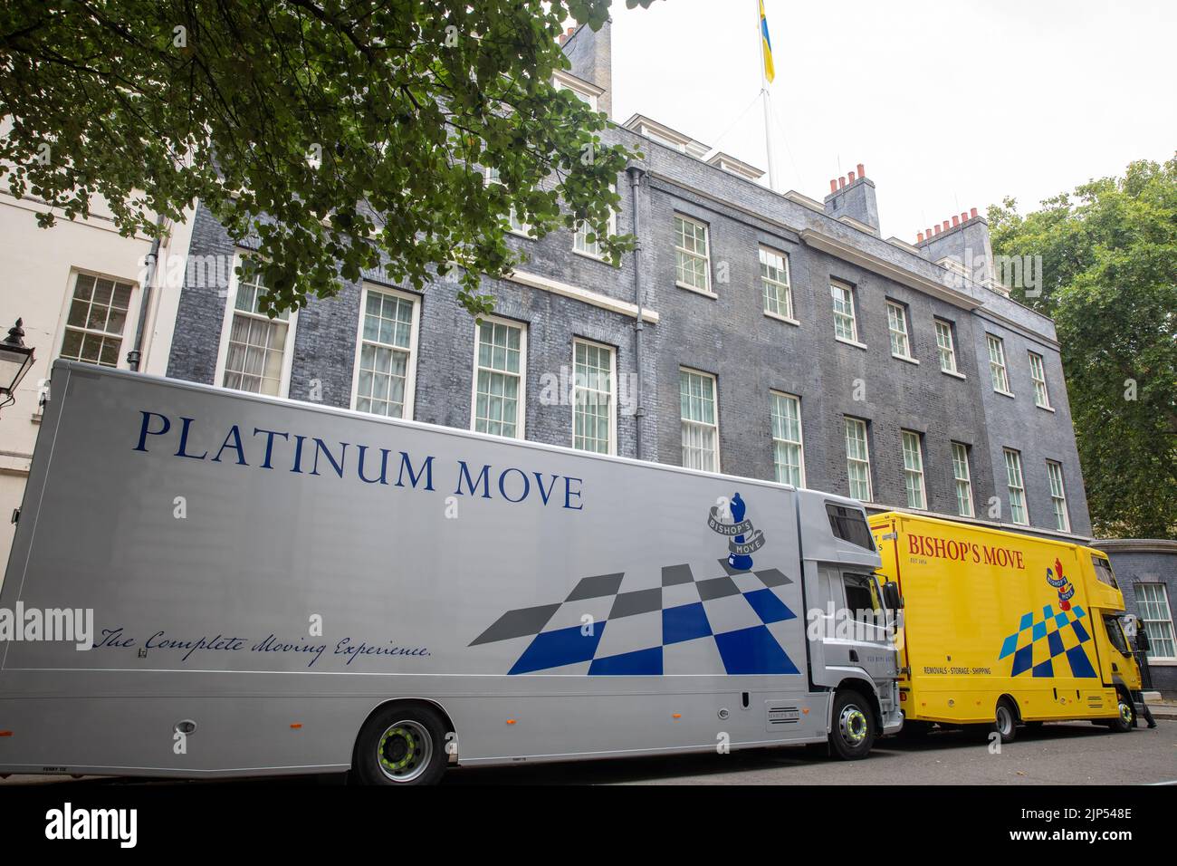 removal-vans-outside-10-downing-street-as-outgoing-pm-boris-johnson