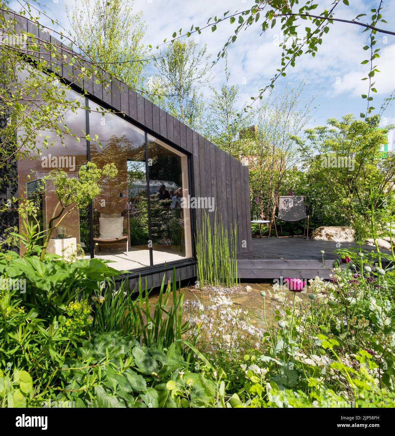 A Garden Sanctuary by Hamptons at the Chelsea Flower Show designed by Tony Woods. Stock Photo