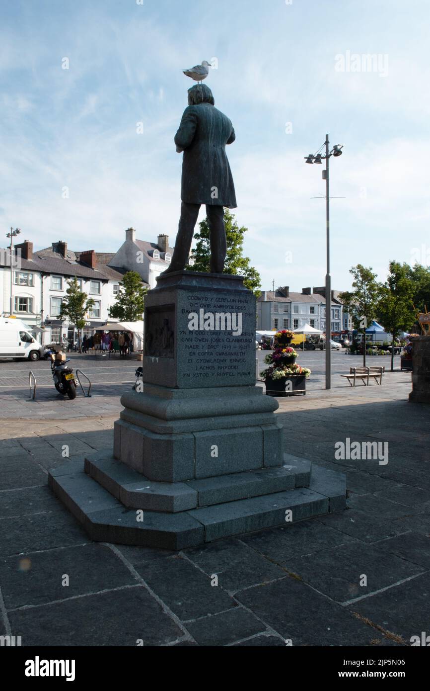 Seagull sat on top of the Lloyd George statue in Caernarfon, Gwynedd, Wales, UK Stock Photo