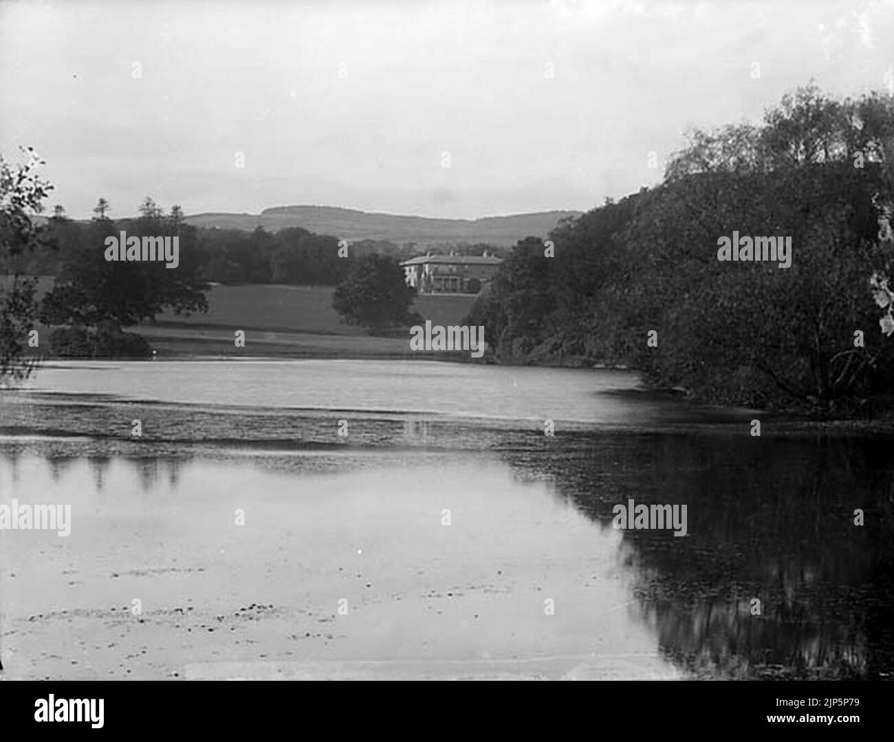 The lake and Plas Coed-coch, Betws-yn-Rhos Stock Photo