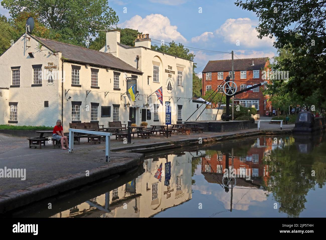 Audlem Marina and the Shroppie Fly pub, Audlem, Cheshire, England, UK, CW3 0AB Stock Photo