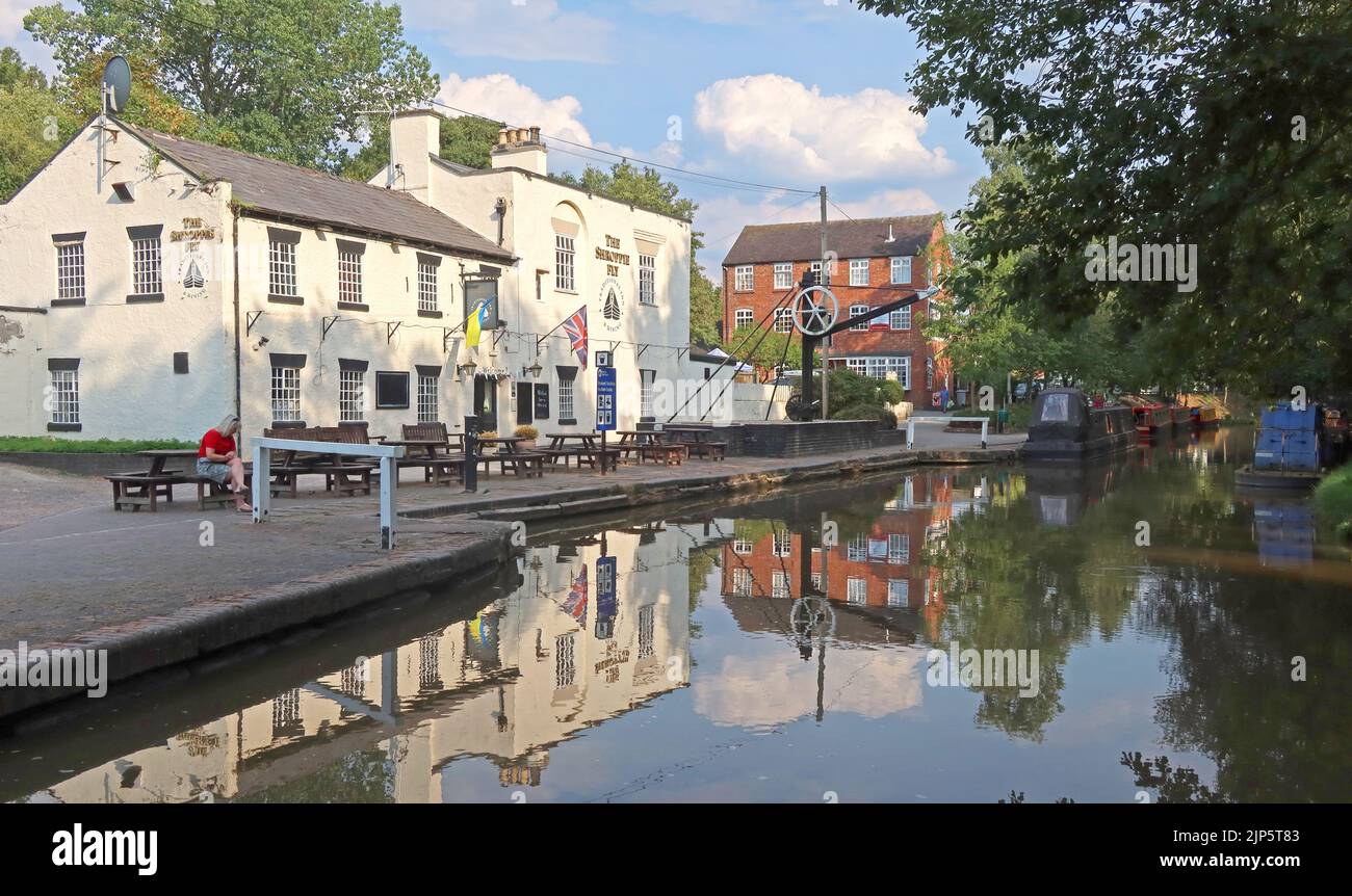 Audlem Marina and the Shroppie Fly pub, Audlem, Cheshire, England, UK, CW3 0AB Stock Photo