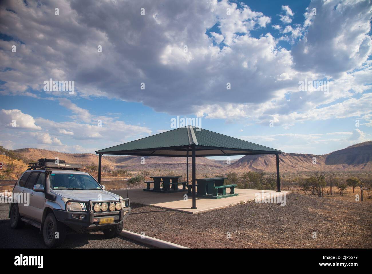 Toyota prado 120 series landcruiser hi-res stock photography and images ...