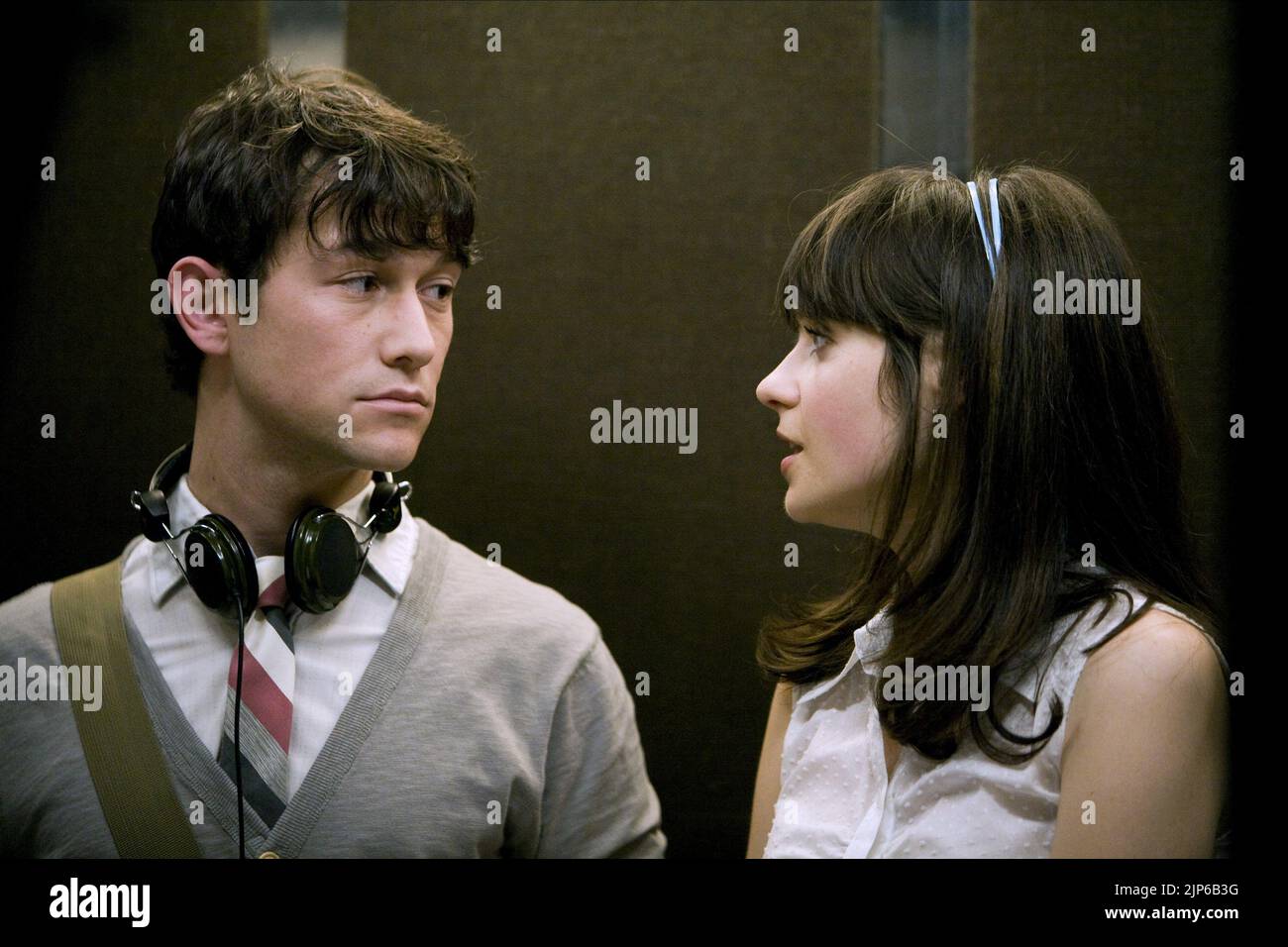 JOSEPH GORDON-LEVITT, ZOOEY DESCHANEL, 500 DAYS OF SUMMER, 2009 Stock Photo