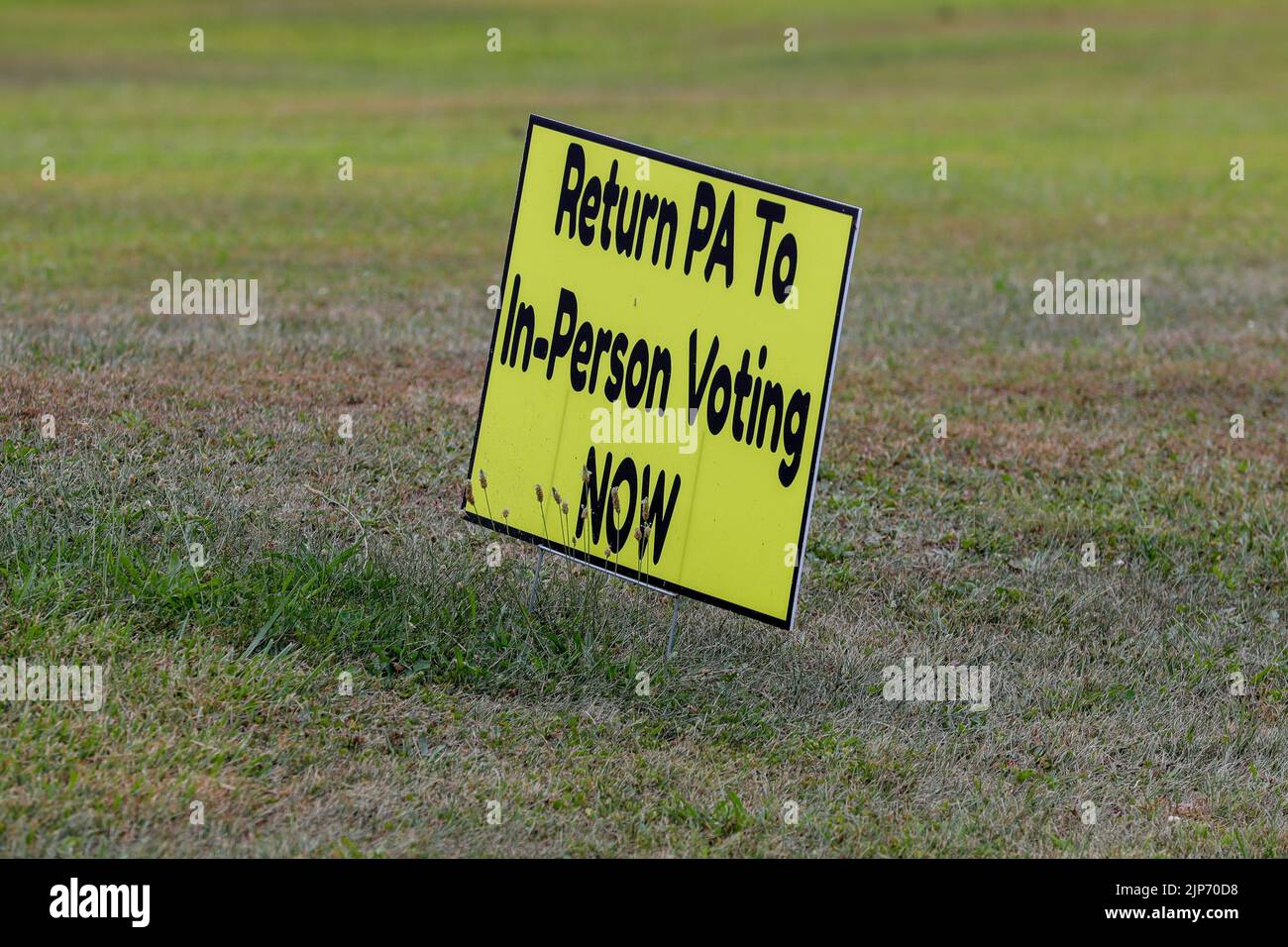 Catawissa, United States. 15th Aug, 2022. A sign with the words 'return PA to in-person voting' is seen in a yard ahead of the 2022 mid-term election. Supporters of Donald Trump pushed a stolen election myth during the 2020 election tied in part to mail-in voting fraud. Credit: SOPA Images Limited/Alamy Live News Stock Photo