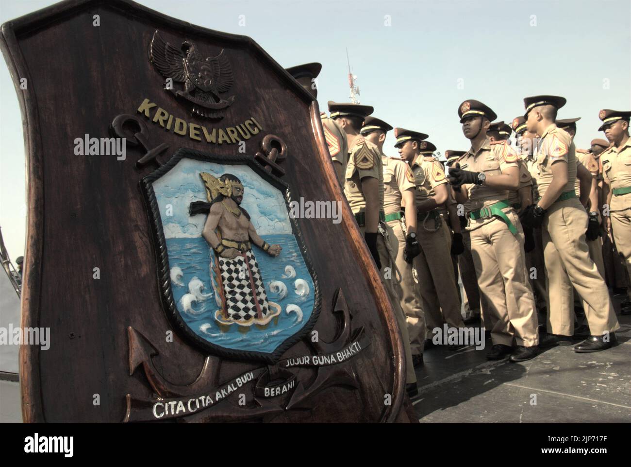 Indonesian navy cadets queueing to walk on the ladder to get onto KRI Dewaruci (Dewa Ruci), an Indonesian tall ship, as the barquentine type schooner is opened for public visitors at Kolinlamil harbour (Navy harbour) in Tanjung Priok, North Jakarta, Jakarta, Indonesia. Stock Photo