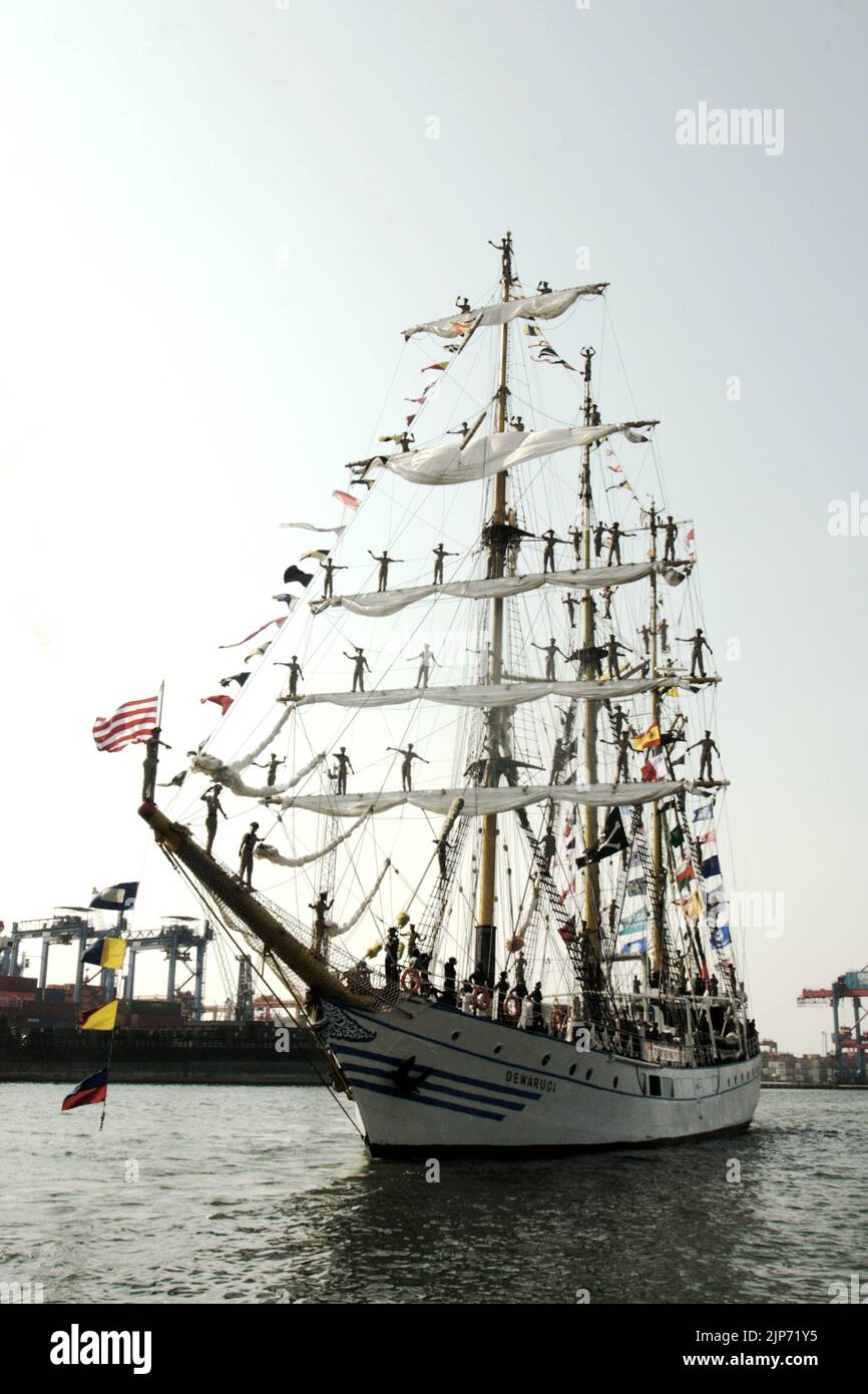 Indonesian navy cadets waving goodbye as KRI Dewaruci (Dewa Ruci), an Indonesian tall ship, is setting up a sail after the barquentine type schooner being opened for public visitors at Kolinlamil harbour (Navy harbour) in Tanjung Priok, North Jakarta, Jakarta, Indonesia. Stock Photo