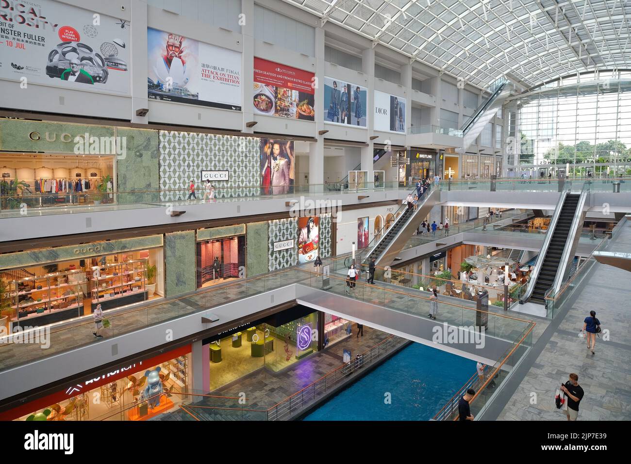 Marina bay sands shopping mall hi-res stock photography and images - Alamy