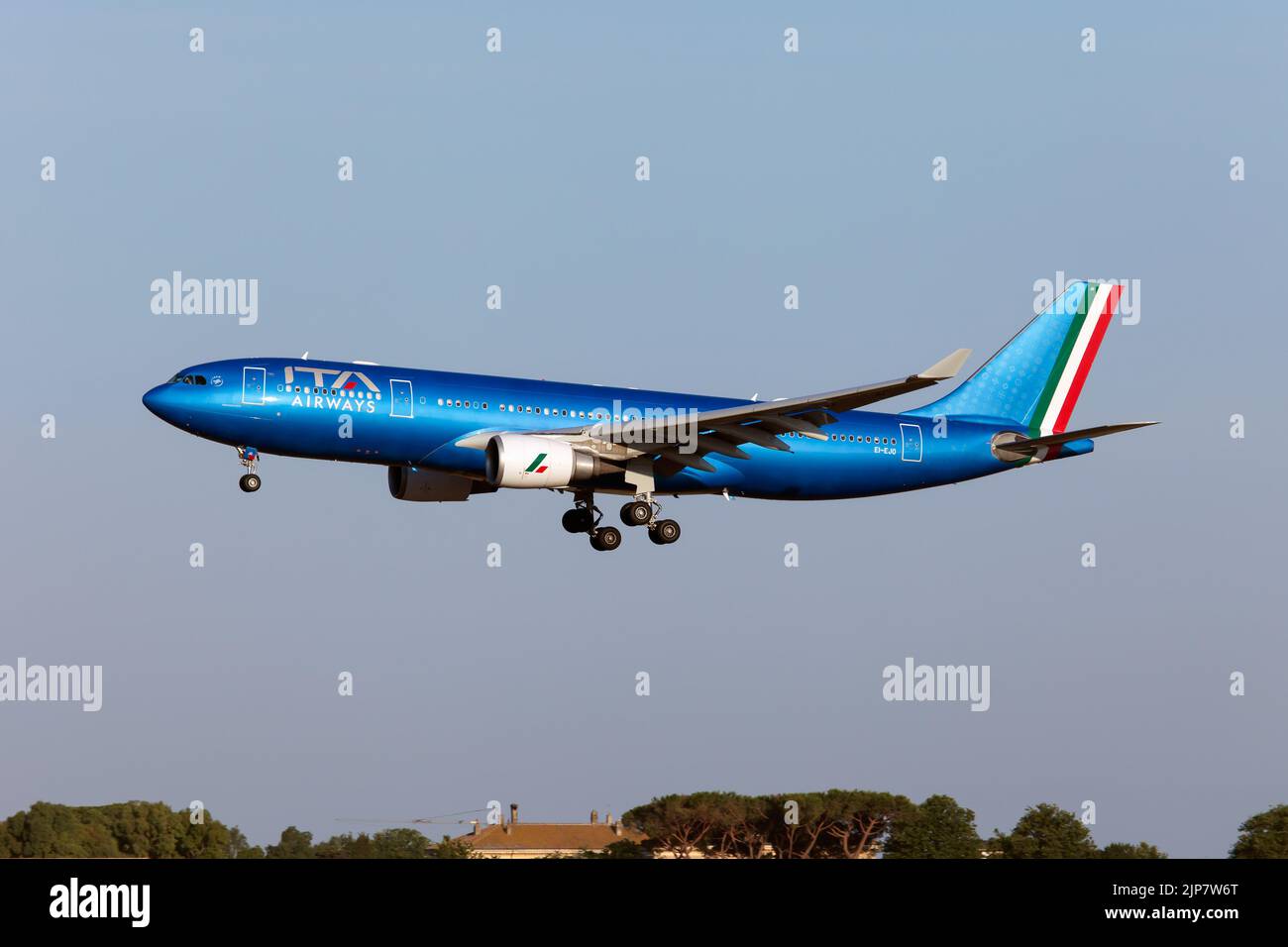 Ita airways hi-res stock photography and images - Alamy