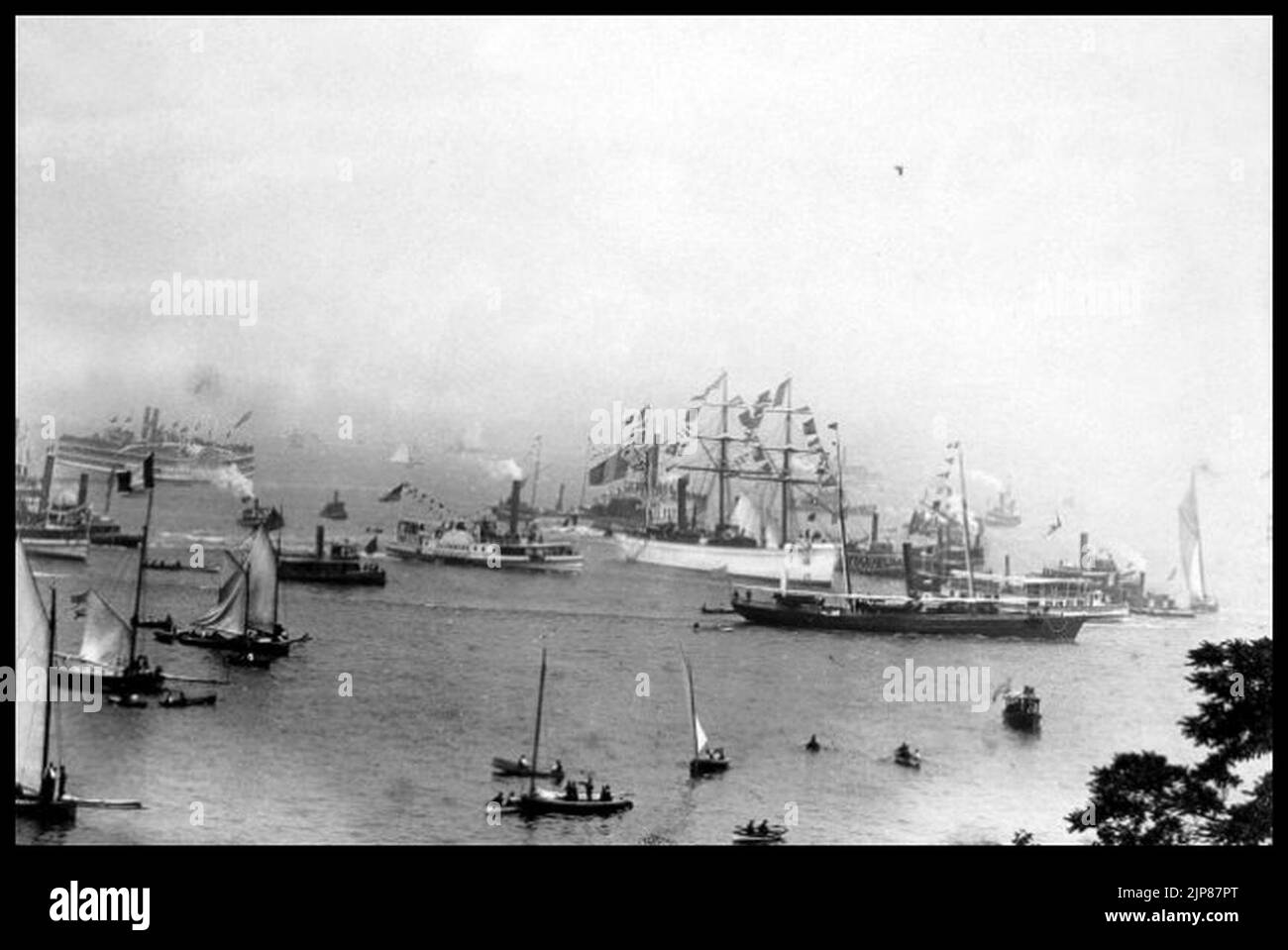 1885 statue of liberty arrives in new york harbor