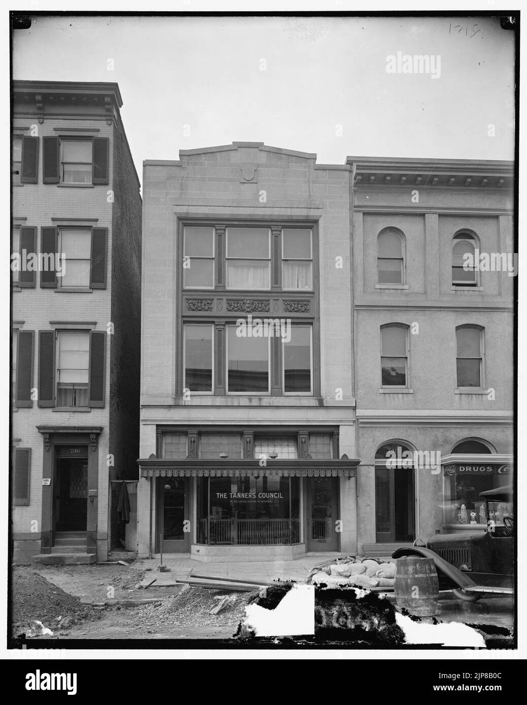 The Tanner's Council leather store Stock Photo Alamy