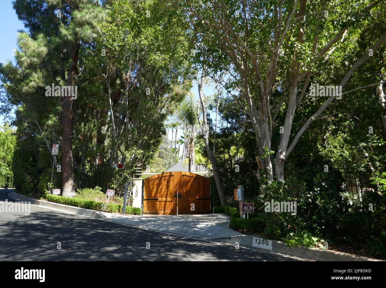 Beverly Hills, California, USA 15th August 2022 Singer Luther Vandross's Former Home/house at 1200 Chanruss Place on August 15, 2022 in Beverly Hills, California, USA. Photo by Barry King/Alamy Stock Photo Stock Photo