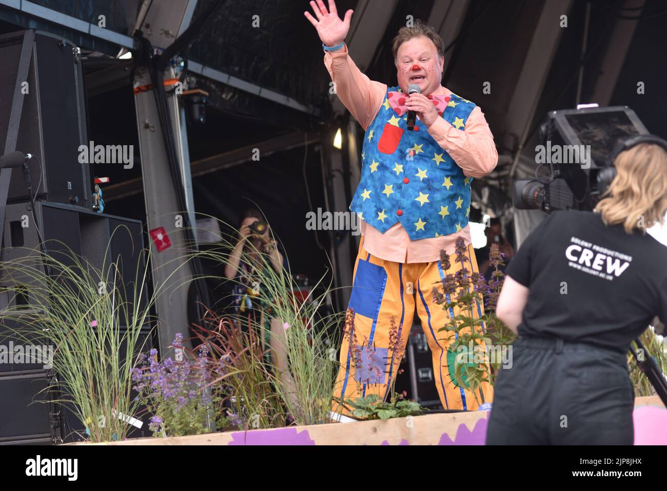 Crowd watch kids TV entertainer Mr Tumble @ Camp Bestival, Lulworth Castle and Estate, Dorset UK July 28 - 31 2022 Stock Photo