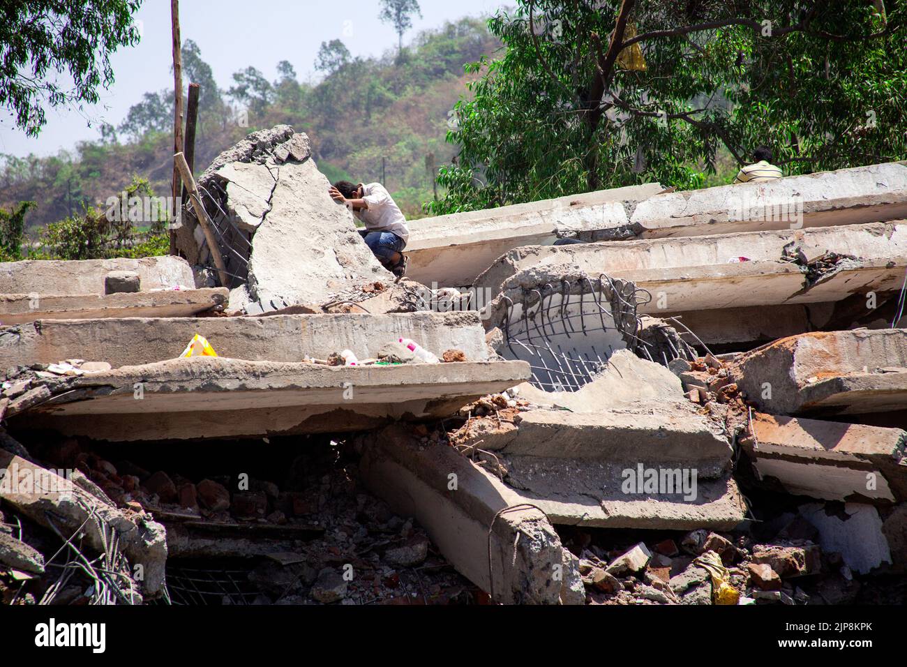 Lucky building collapse, searching for survivors, Mumbra, Bombay, Mumbai, Maharashtra, India Stock Photo