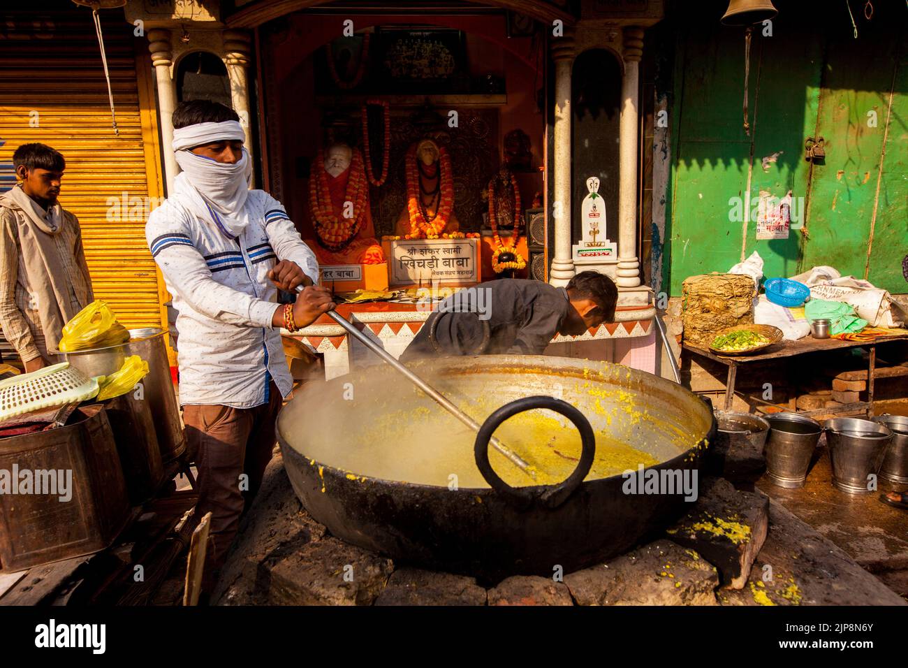 Khichdi Baba free food cooking, Varanasi, Banaras, Benaras, Kashi, Uttar Pradesh, India Stock Photo