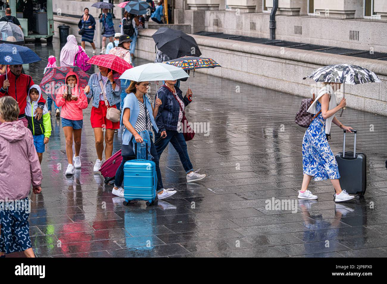 Westminster London, UK. 16 August 2022 . Pedestrians and tourists on the Southbank  shelter with umbrellas during rain showers as the drought ends  after the prolonged dry spell and the driest summer in 46 years as the met office issues a yellow warning for thunderstorms and flash floods . Credit. amer ghazzal/Alamy Live News Stock Photo