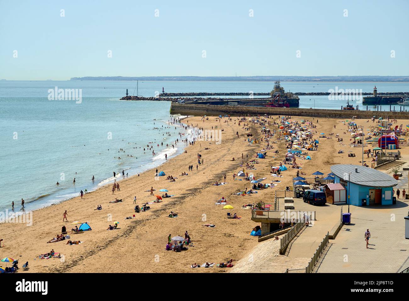 The Ramsgate Main Sands On One Of The Hottest Weekends On Record Stock 