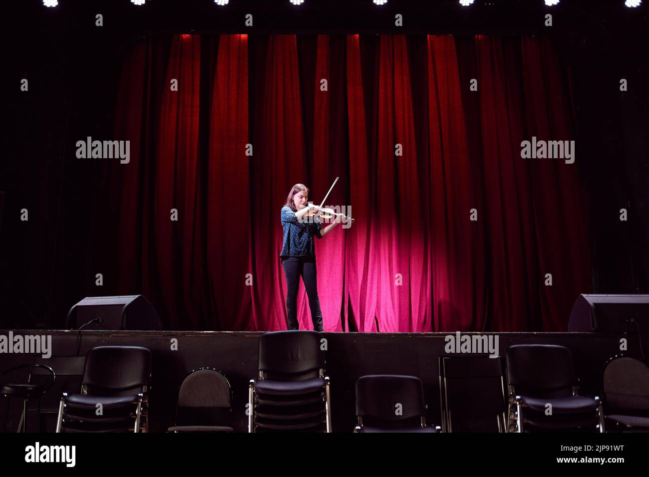 Stage spotlight violin hires stock photography and images Alamy