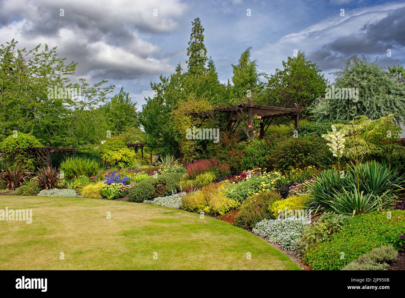 PERTH CITY SCOTLAND RODNEY GARDENS ARBOURS AND RAISED FLOWER BEDS WITH VERY COLOURFUL FLOWERS IN SUMMER Stock Photo